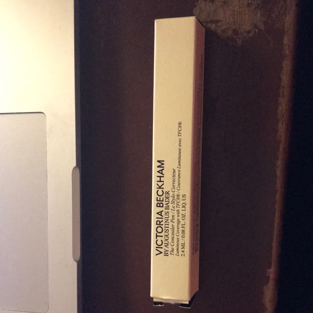 Victoria Beckham by Augustinus Bader/The Concealer Pen